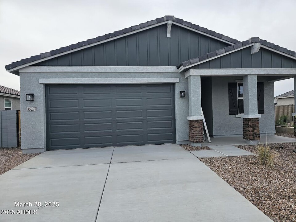 35275 W La Paz St in Maricopa, AZ - Building Photo