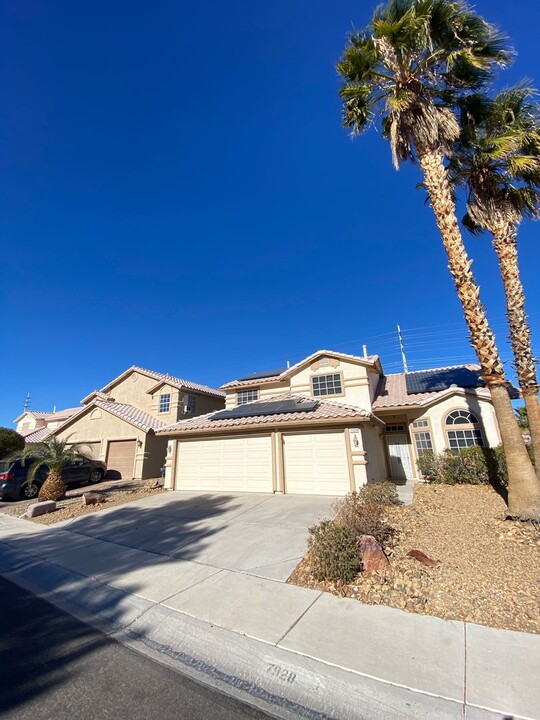 7928 W Villa Finestra Dr in Las Vegas, NV - Building Photo