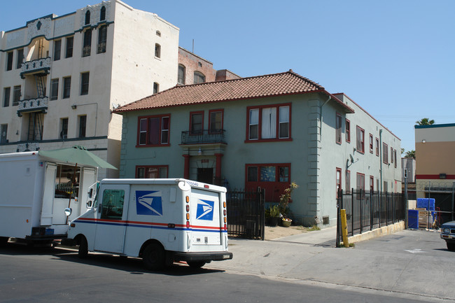 258 S Kenmore Ave in Los Angeles, CA - Foto de edificio - Building Photo