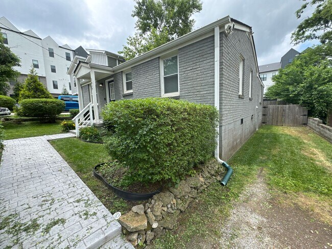 1017 44th Ave N in Nashville, TN - Building Photo - Building Photo