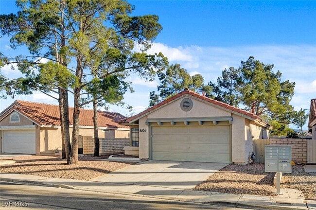8504 Manalang Rd in Las Vegas, NV - Building Photo - Building Photo