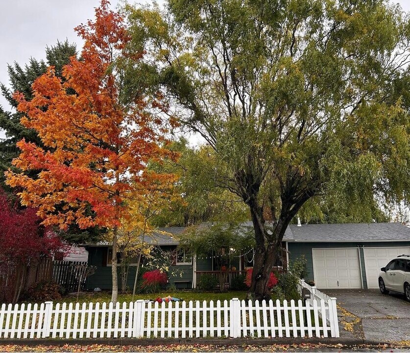 2020 SW 196th Ave in Beaverton, OR - Building Photo