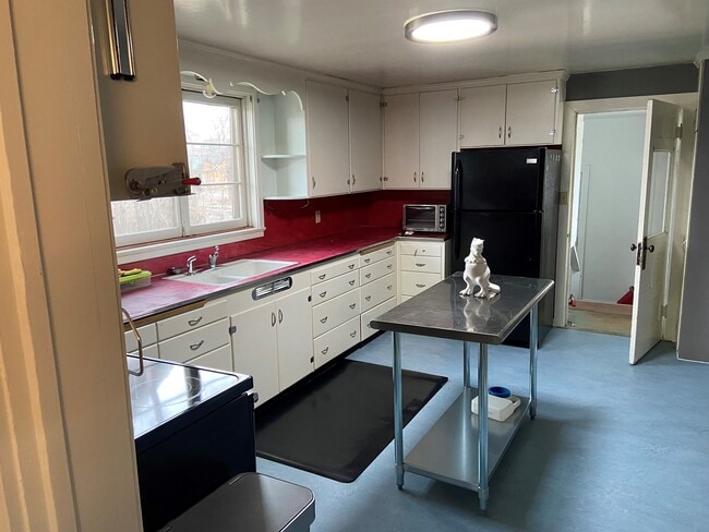 property at 317 W Mendenhall St