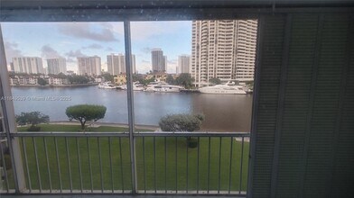 3030 Marcos Dr in Aventura, FL - Building Photo - Building Photo