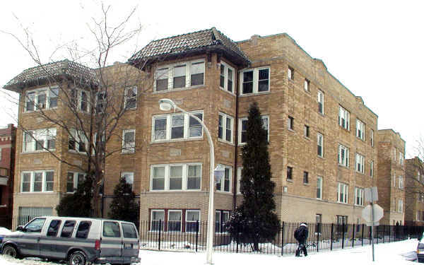 2450-2452 N Lawndale Ave in Chicago, IL - Building Photo