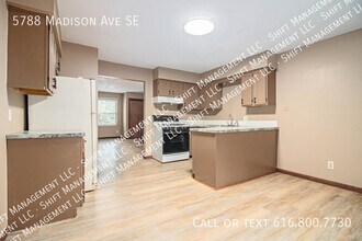 5788 Madison Ave SE in Grand Rapids, MI - Building Photo - Building Photo