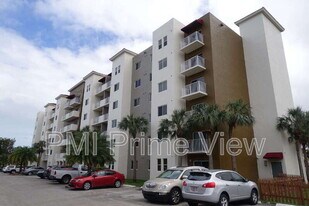 11040 SW 196th St in Miami, FL - Building Photo
