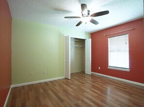 8452 Stelling Dr S in Jacksonville, FL - Building Photo - Building Photo