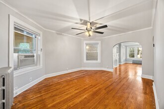 2443 W Gunnison St in Chicago, IL - Building Photo - Building Photo