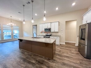 8010 Majestic Cypress Dr in Milton, FL - Building Photo - Building Photo