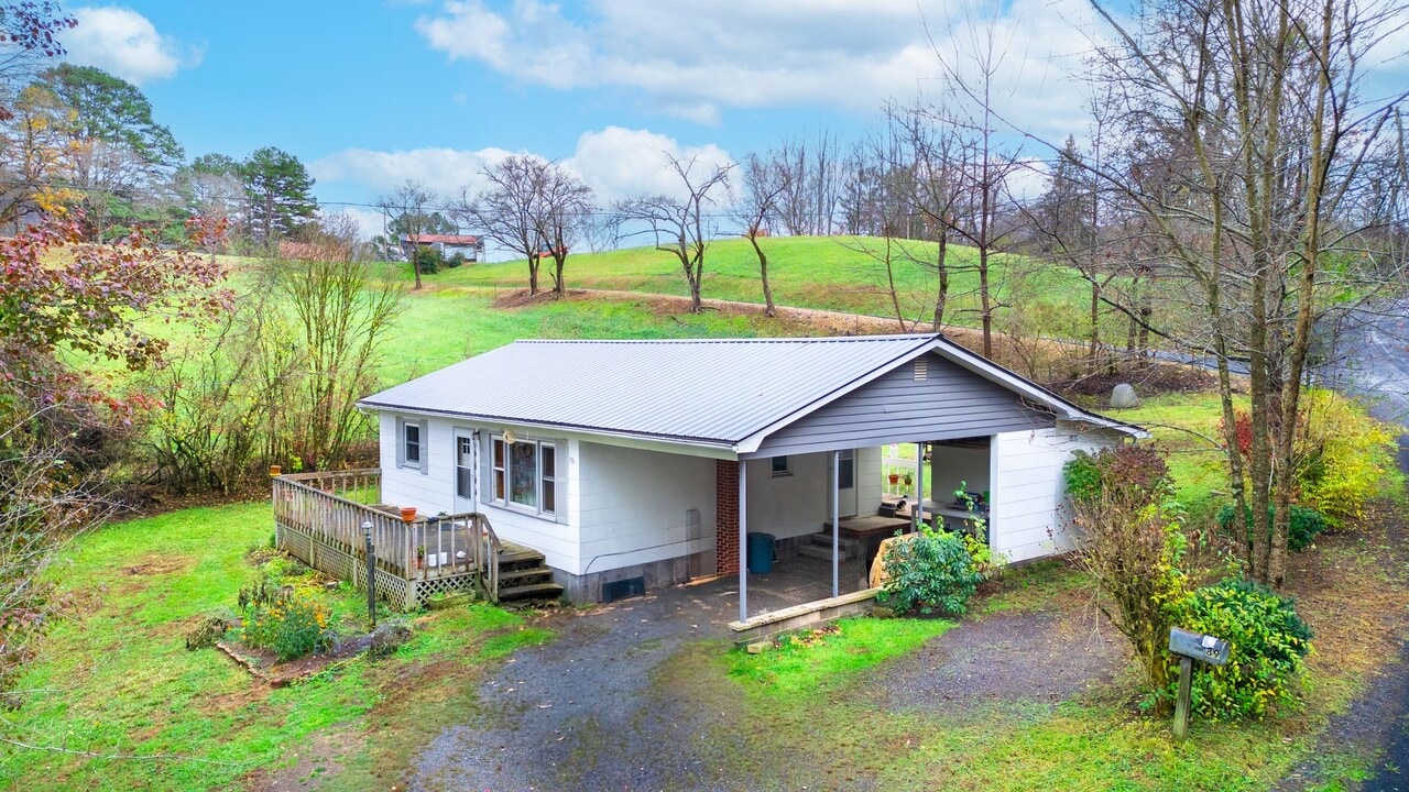 89 Monroe Buchanan Rd in Sylva, NC - Building Photo