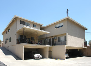 1325 S Alta Vista Ave in Monrovia, CA - Building Photo - Building Photo