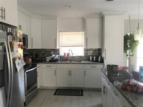 15563 SW 107th Pl in Miami, FL - Building Photo - Building Photo