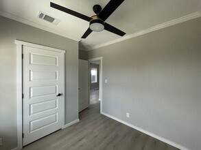 972 Xanadu E in Venice, FL - Building Photo - Building Photo