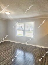 12008 E 56 St in Kansas City, MO - Foto de edificio - Building Photo