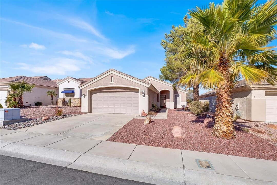 2116 Eagle Watch Dr in Henderson, NV - Building Photo