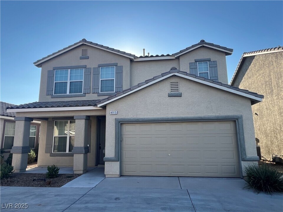 4915 Midnight Oil Dr in Las Vegas, NV - Building Photo