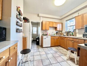 140 Brooks St in Boston, MA - Building Photo - Building Photo