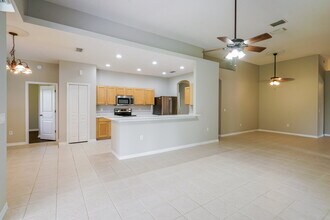 8519 Parrots Landing Dr in Tampa, FL - Building Photo - Building Photo