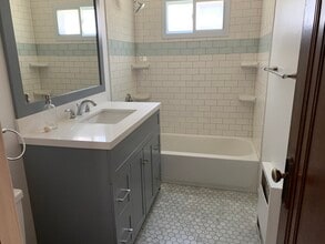 63 Newport St, Unit 63 Newport Street in Arlington, MA - Foto de edificio - Building Photo