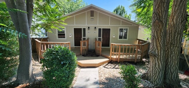 property at 1411 E Hays St