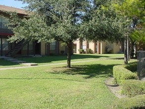 Lana in Denton, TX - Foto de edificio - Building Photo