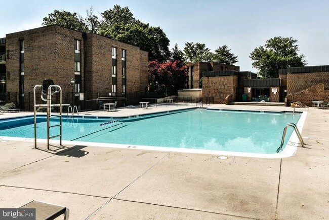 property at 7802 Dassett Ct