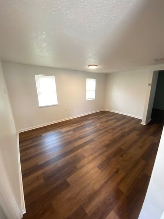 5132 Rinker Rd in Kansas City, MO - Building Photo