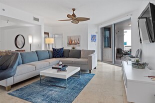 110 Washington Ave, Unit 1712 in Miami Beach, FL - Building Photo - Building Photo