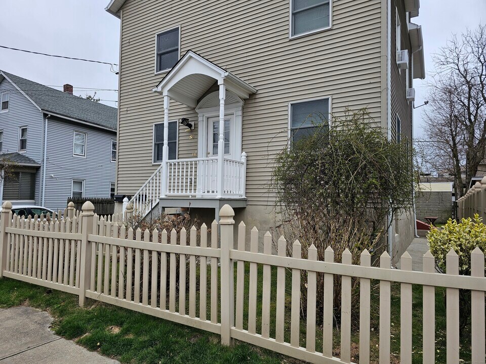 59 Harbor St in Stamford, CT - Foto de edificio