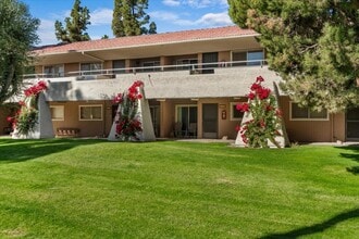 2860 N Los Felices Rd in Palm Springs, CA - Building Photo - Building Photo