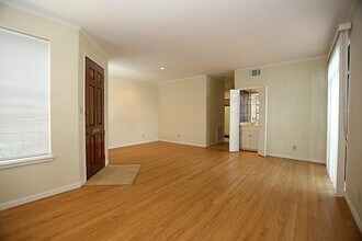 2602 W Holcombe Blvd in Houston, TX - Building Photo - Building Photo