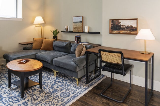 225 E Michigan St in Milwaukee, WI - Foto de edificio - Building Photo