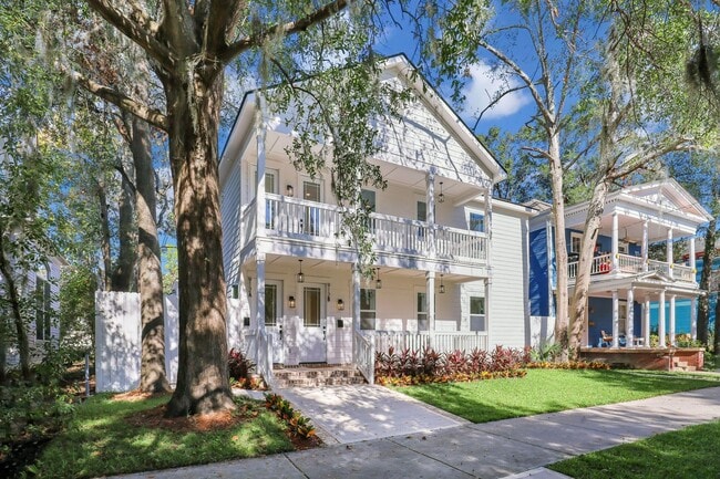 property at 912 E Henry St