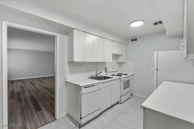 1700 Rexford Dr in Las Vegas, NV - Building Photo - Building Photo