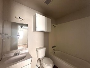 1826 Spring Lake W in Brownwood, TX - Building Photo - Building Photo