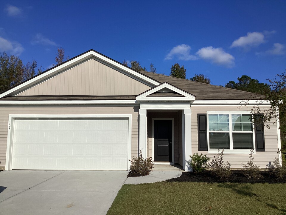 128 Tobago Cir in Guyton, GA - Building Photo