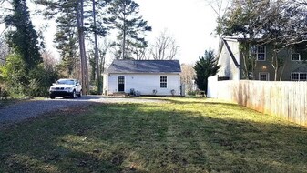 1025 Brookhurst Dr in Charlotte, NC - Building Photo