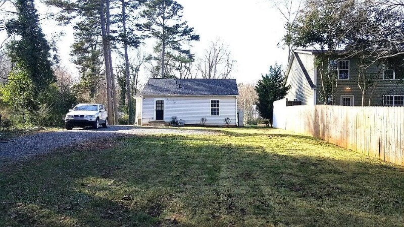 1025 Brookhurst Dr in Charlotte, NC - Building Photo