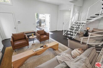 9842 Portola Dr in Beverly Hills, CA - Building Photo - Building Photo