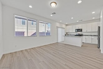 8136 Rockflower St in Las Vegas, NV - Building Photo - Building Photo