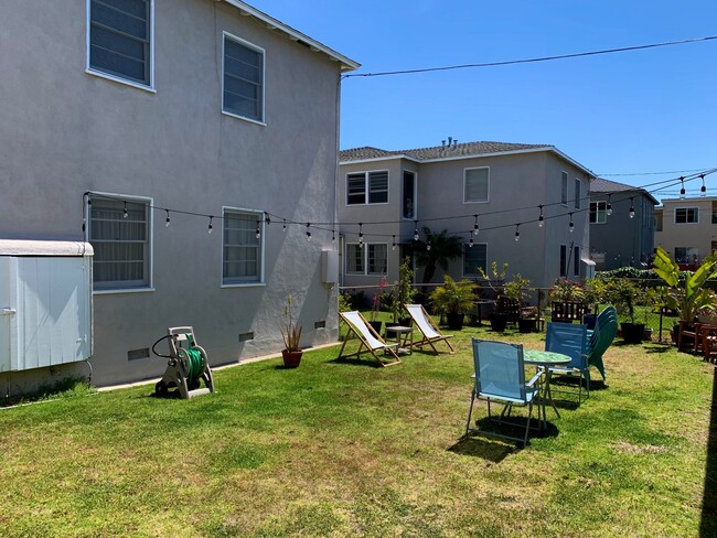 1041 Ocean Park Blvd in Santa Monica, CA - Building Photo - Building Photo