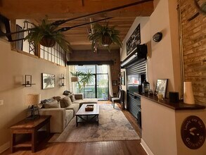 420 W Ontario St, Unit 410 in Chicago, IL - Building Photo - Building Photo