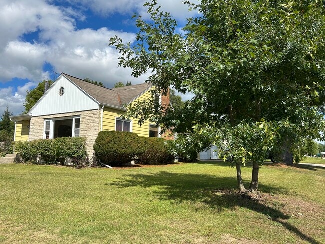 1350 S Main St in Shawano, WI - Building Photo - Building Photo