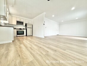 11922 Burbank Blvd, Unit 18 in Los Angeles, CA - Foto de edificio - Building Photo