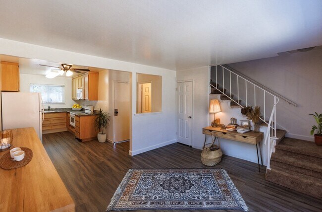 Washington Townhomes in San Lorenzo, CA - Building Photo - Building Photo