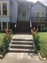 30 NE Stanton St in Portland, OR - Building Photo