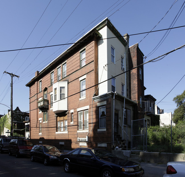 1901 W Venango St in Philadelphia, PA - Foto de edificio - Building Photo