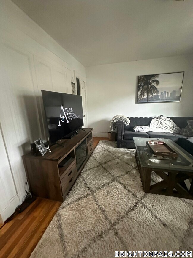 1615 Commonwealth Ave in Boston, MA - Building Photo - Building Photo