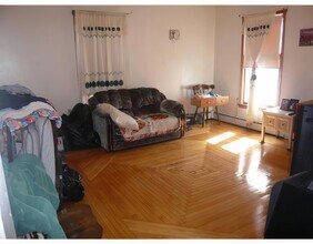585 Somerville Ave, Unit A in Somerville, MA - Foto de edificio - Building Photo
